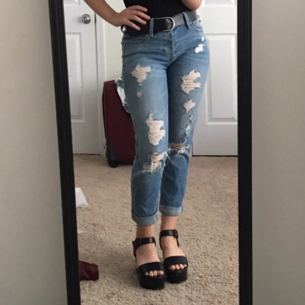 Hollister Boyfriend Jeans - Distressed Midrise